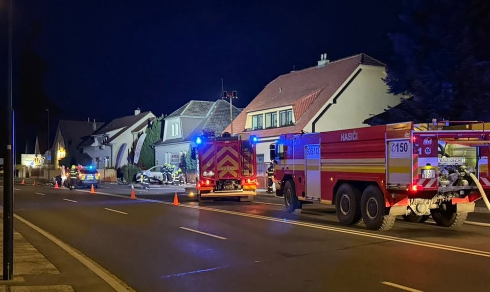 Policajt mimo služby havaroval pod vplyvom alkoholu. Nafúkal približne 1,6 promile