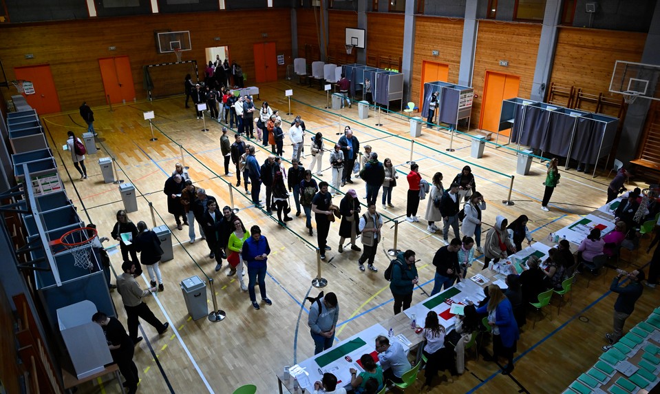 ONLINE: V Maďarsku sa oficiálne zatvorili volebné miestnosti