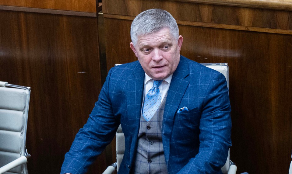 Spor o ropovod Družba: Fico hrozí zastavením elektriny pre Ukrajinu