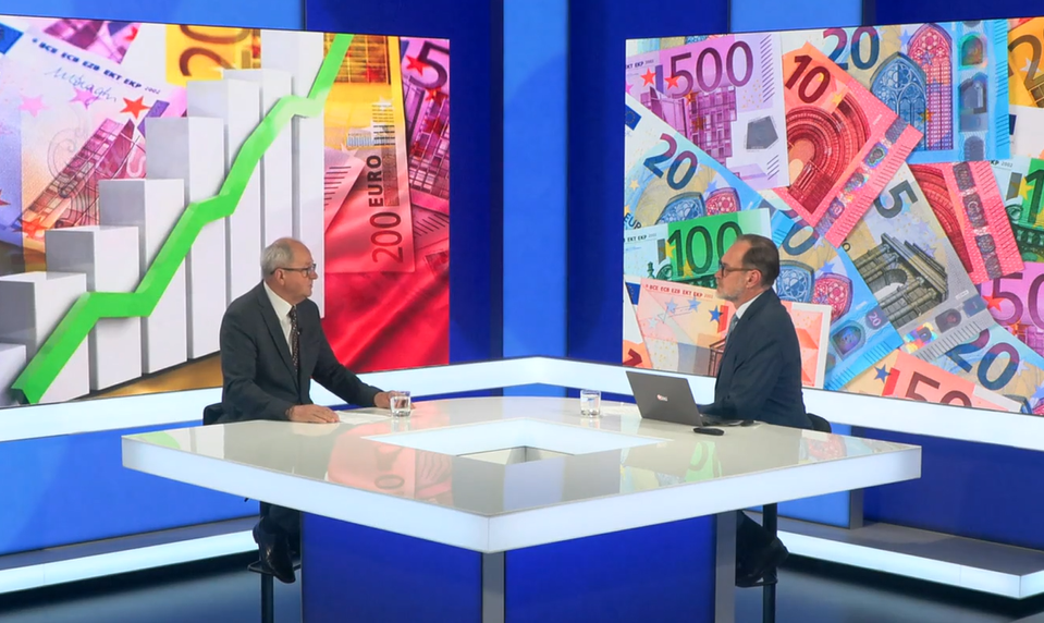 Ekonóm: Slovensko prestalo dobiehať Západ. Po roku 2012 sa začalo „kupovanie si voličov“