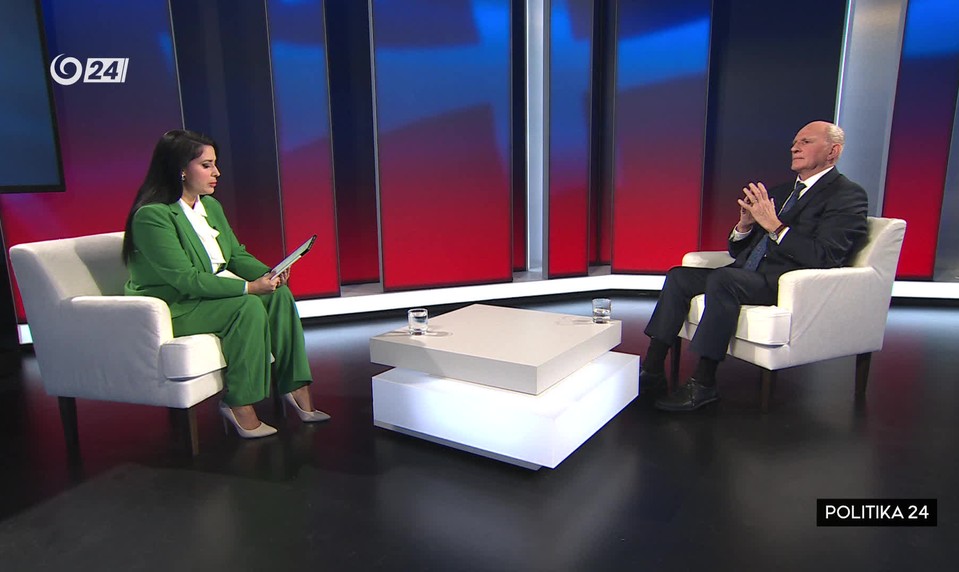 Politika 24 s Františkom Mikloškom: Spontánnosť mladých pripomína dni Novembra 89