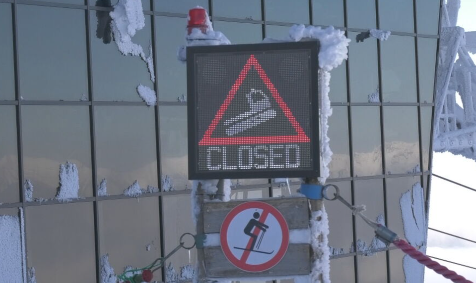 Lyžiar tragicky zahynul na uzatvorenej zjazdovke v Jasnej. Ignoroval zákaz vstupu