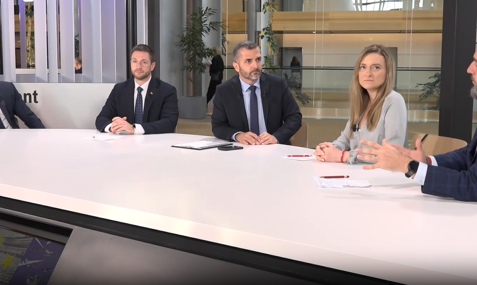 Mazurek žiada tvrdší postup proti protiruským sankciám. Blaha argumentuje dôsledkami