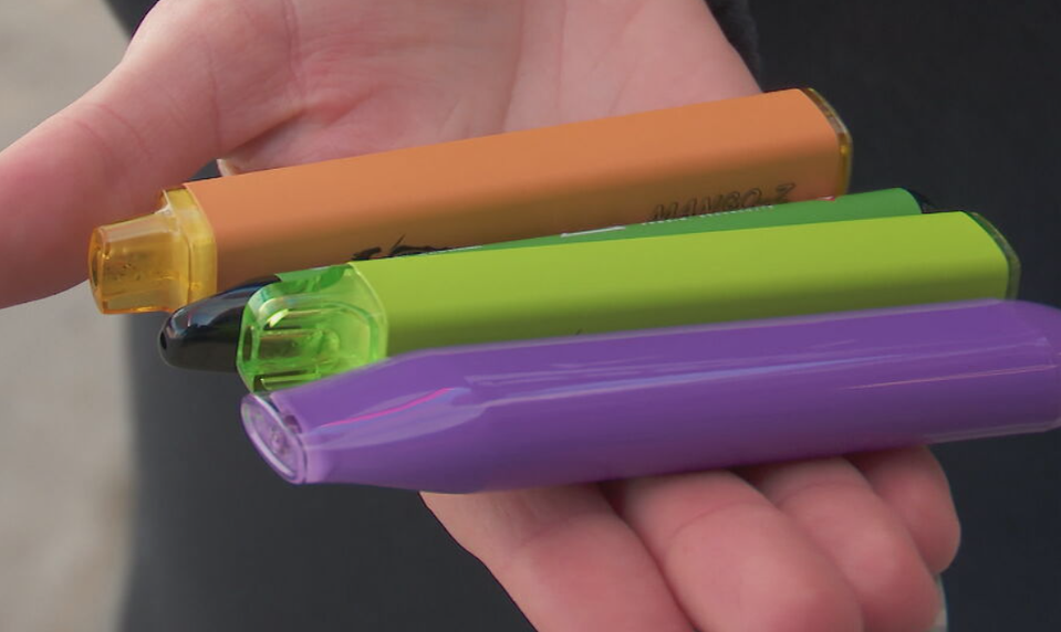 Obmedzenia e-cigariet môžu priniesť výpadky v rozpočte. Minister hovorí o kompromisoch