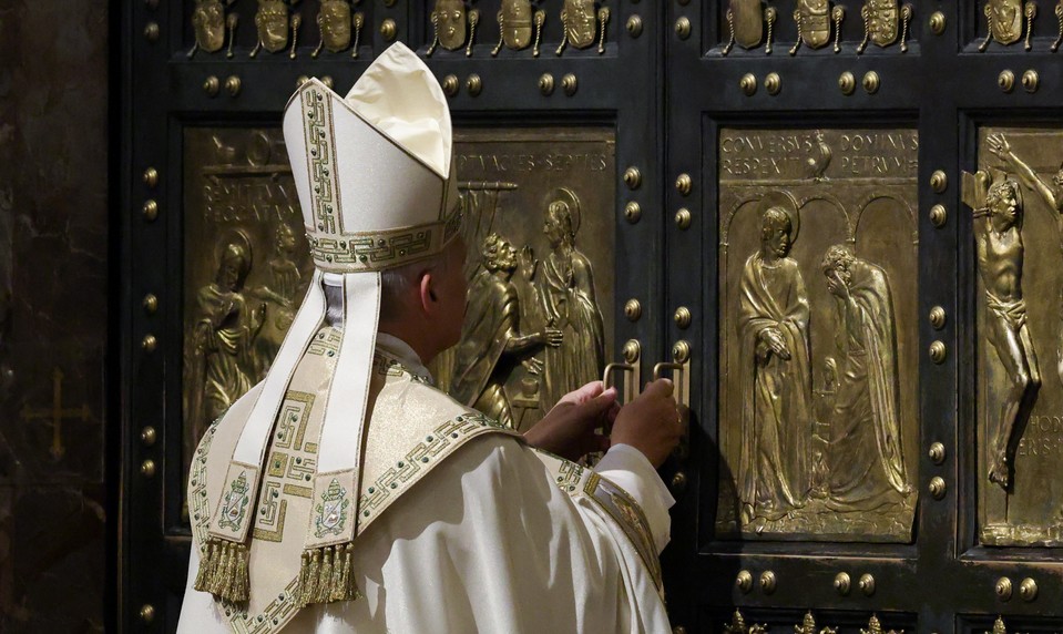 Pápež Lev XIV. uzavrel Jubilejný rok 2025. Otváral ho ešte jeho predchodca František
