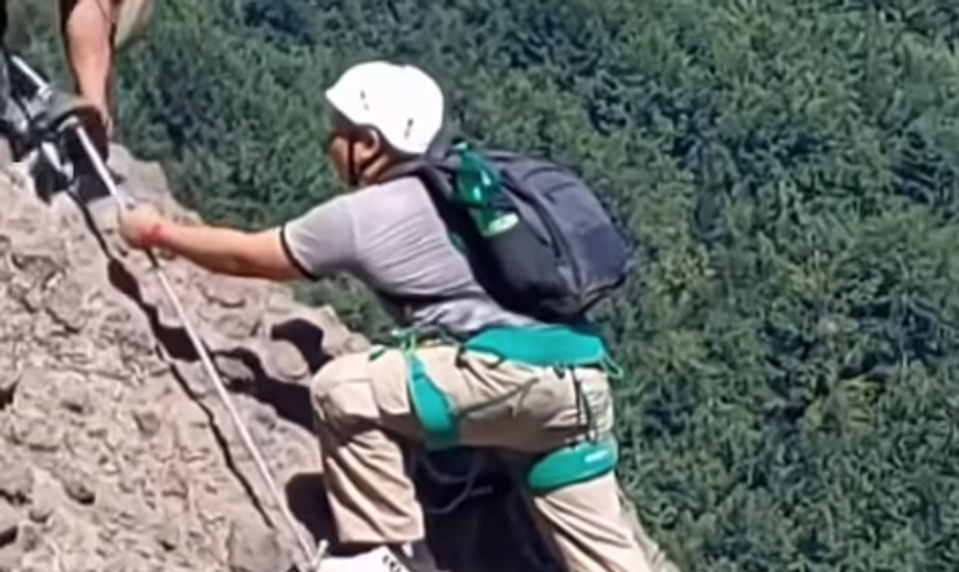 Turista šokoval: Na slovenskú ferratu vyrazil v šľapkách