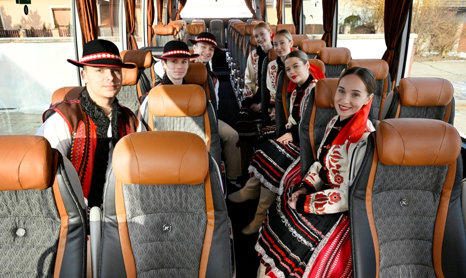 SĽUK dostal nový autobus. Kolektívu ho odovzdalo ministerstvo kultúry