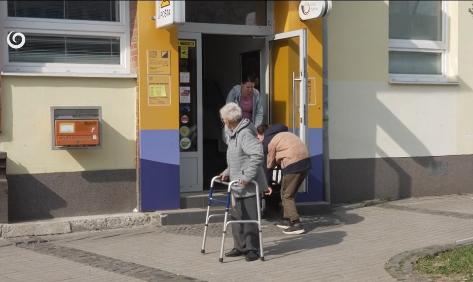 V Humennom chýba bezbariérová pošta. Matky a imobilní musia zdolávať schody