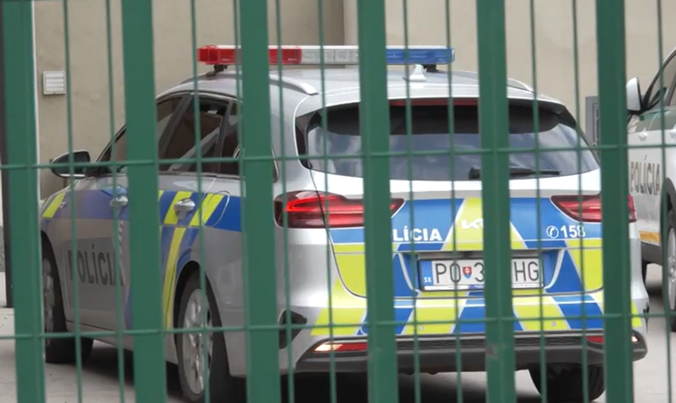 Muž nútil ženu k poskytovaniu sexuálnych služieb. Vyhrážal sa jej odobraním detí