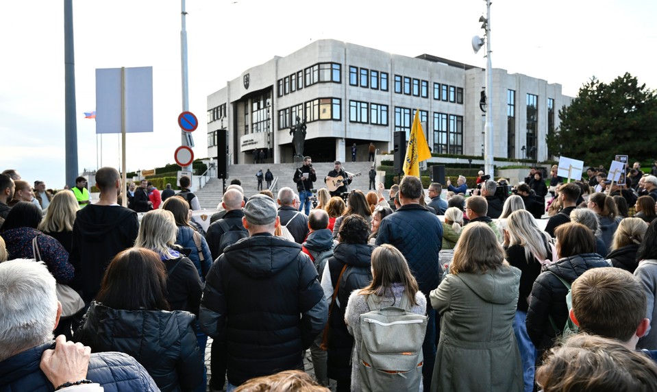 Kto sa chystá 17. novembra štrajkovať? Prieskum ukázal, voliči ktorej strany sú najaktívnejší