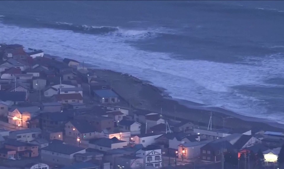 Japonsko zasiahlo silné zemetrasenie, úrady varujú pred cunami