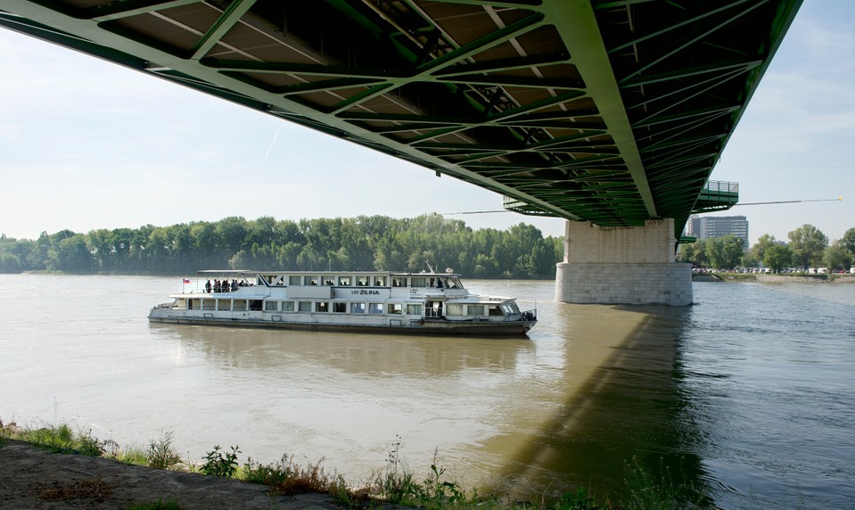 Mladá žena (26) skočila do Dunaja. Na mieste zasahovala polícia aj záchranári