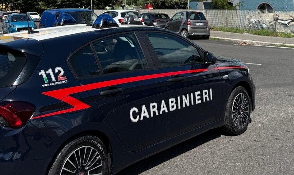 Talianska polícia zadržala hľadaného mafiána. Skrýval sa za radiátorom v byte v Neapole