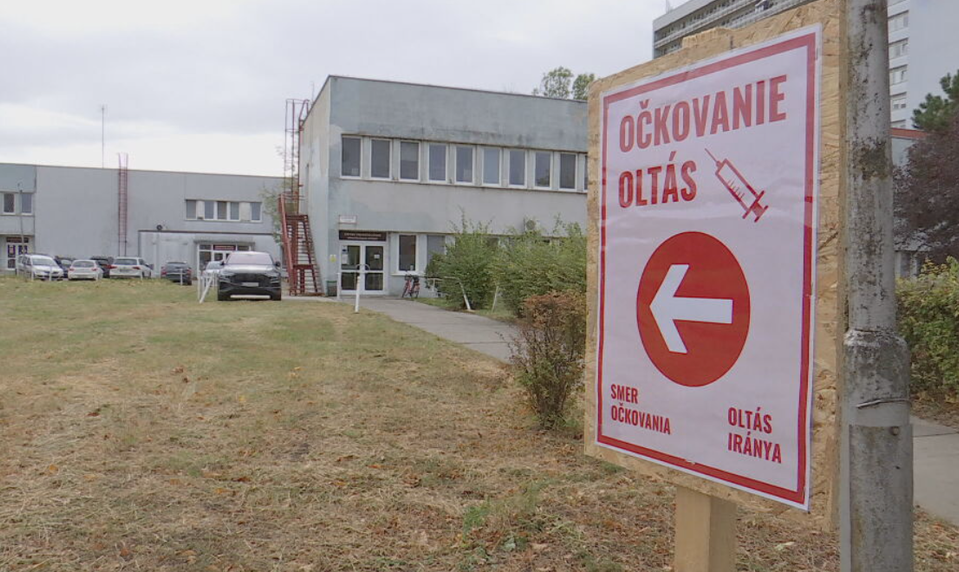 Očkovanie proti ochoreniu COVID-19: Bratislavský kraj vedie, Prešovský zaostáva