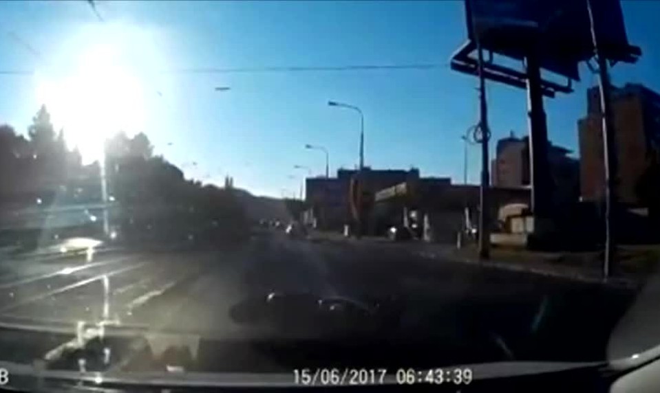 Nehoda motorkára v Bratislave. Otras mozgu, zlomená kľúčna kosť