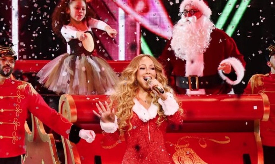 Mariah Carey panikári. Hrozí, že nebude kráľovnou Vianoc a príde o milióny!