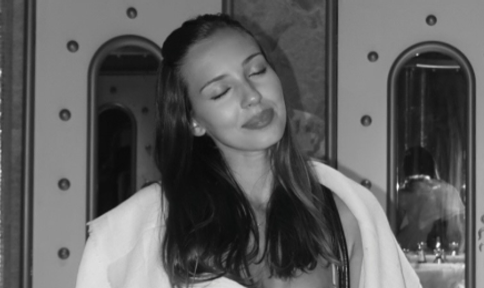 A je to vonku! Charlotte Gottová ukončila roky čakania, reakcie na jej prvú pieseň sú fantastické!