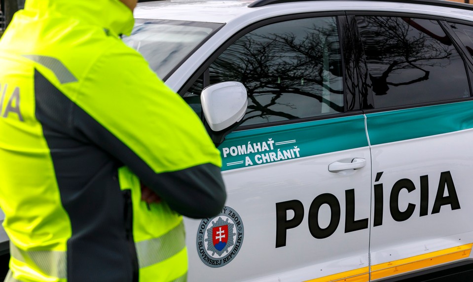 Polícia upozorňuje na muža, ktorý sa dotýka žien. Apeluje, aby prípady nahlasovali