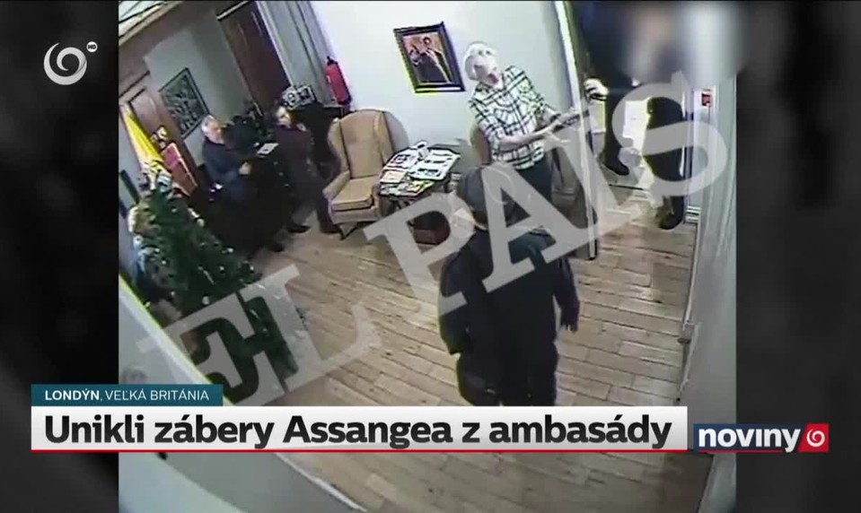 Unikli zábery Assangea z ambasády