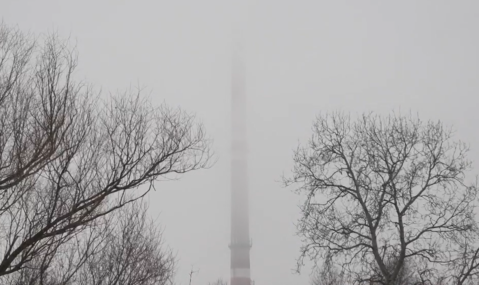 Neosvetlené komíny Bukózy: Pilot varuje pred možnou zrážkou