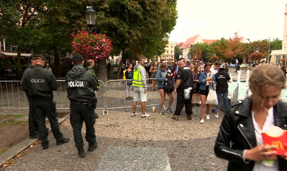 FOTOGALÉRIA: Dúhový Pride, Hrdí na rodinu a kotlebovci. V Bratislave je husto
