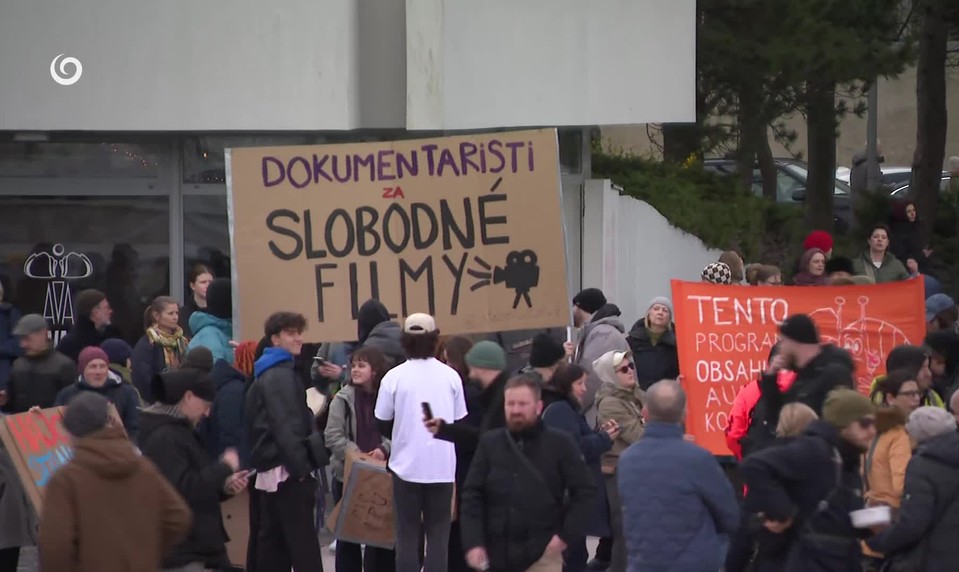 Účastníci protestu žiadajú odchod vedenia ministerstva kultúry a Fondu na podporu umenia