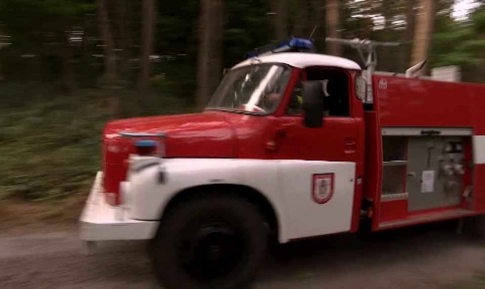 Hasiči stále pracujú na rozsiahlom požiari na Záhorí