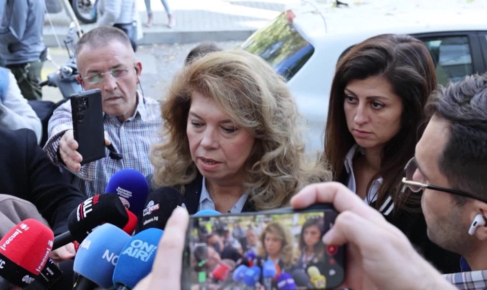 Podľa exit pollov v prvom kole bulharských prezidentských volieb tesne zvíťazila Jotovová
