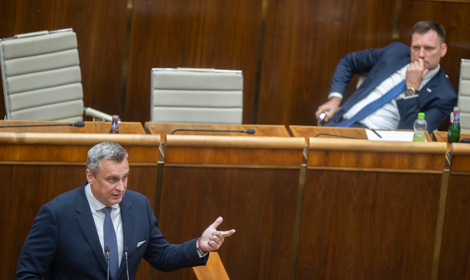 Tomáš Taraba končí vo funkcii ministra. Parlament ho odvolal 77 hlasmi