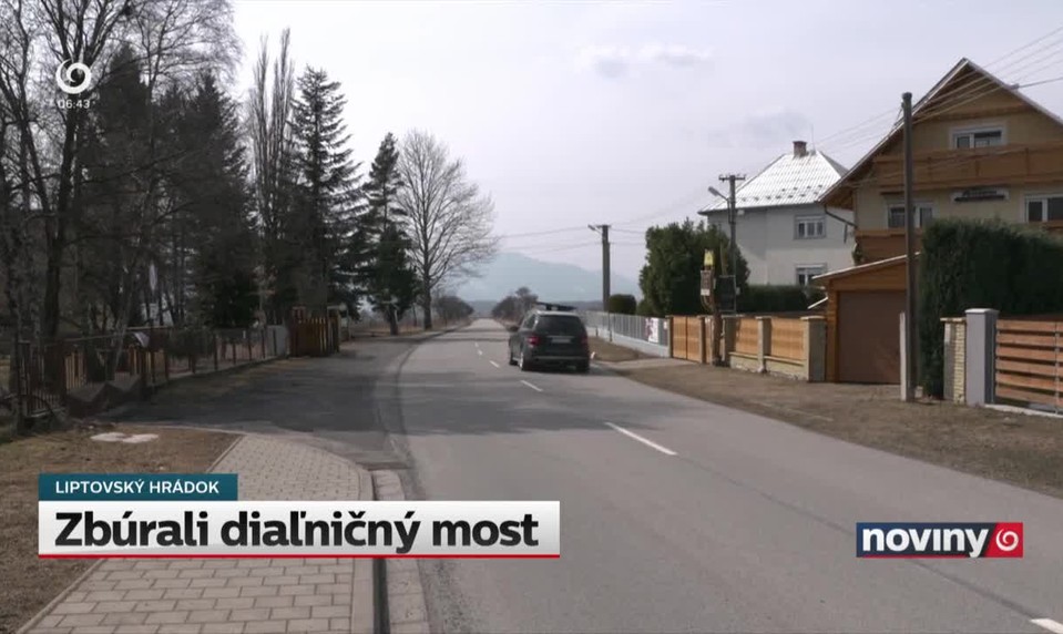 Zbúrali diaľničný most
