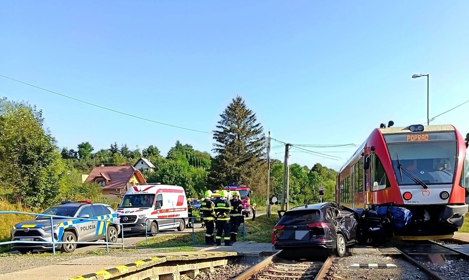 Nehoda na priecestí v Spišskej Belej: Auto nedalo prednosť vlaku