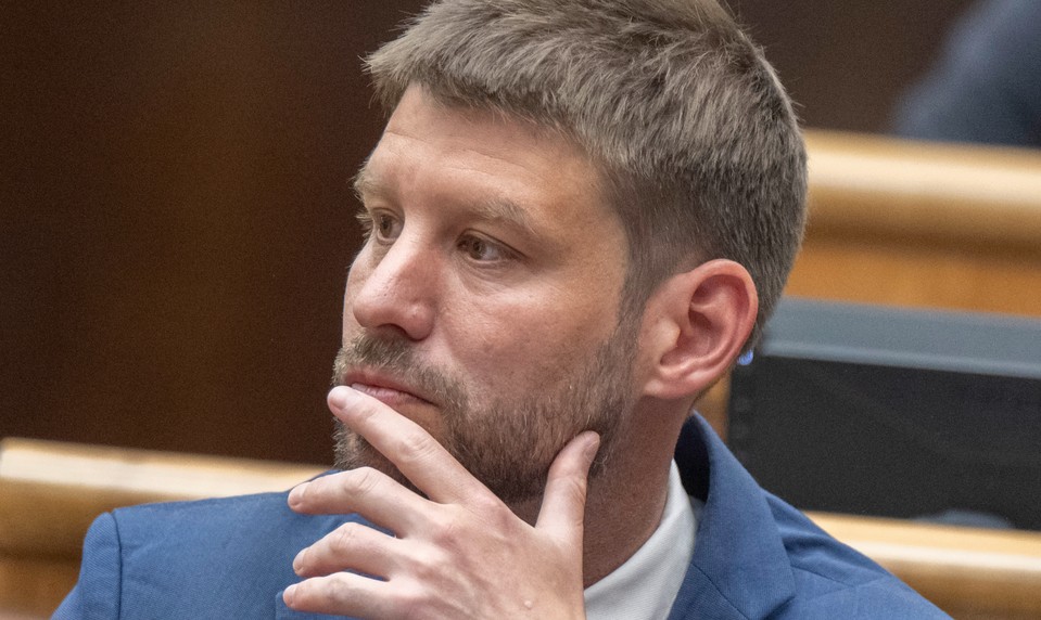 Šimečka odmieta vládu so Smerom. Pellegriniho predstavu označil za absurditu