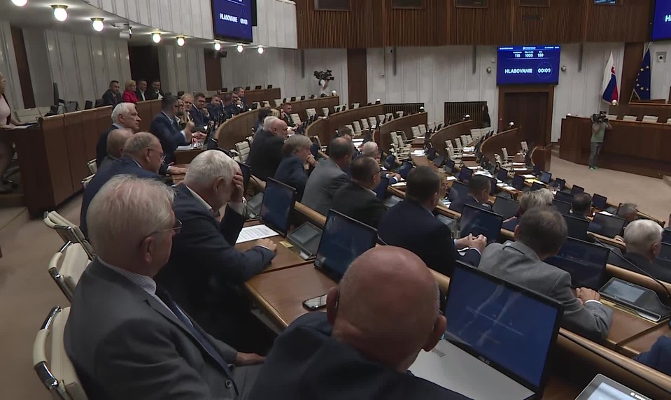 Koaličná rada rokovala na podnet Matúša Šutaja Eštoka. Cieľom je vyjasniť sporné postoje