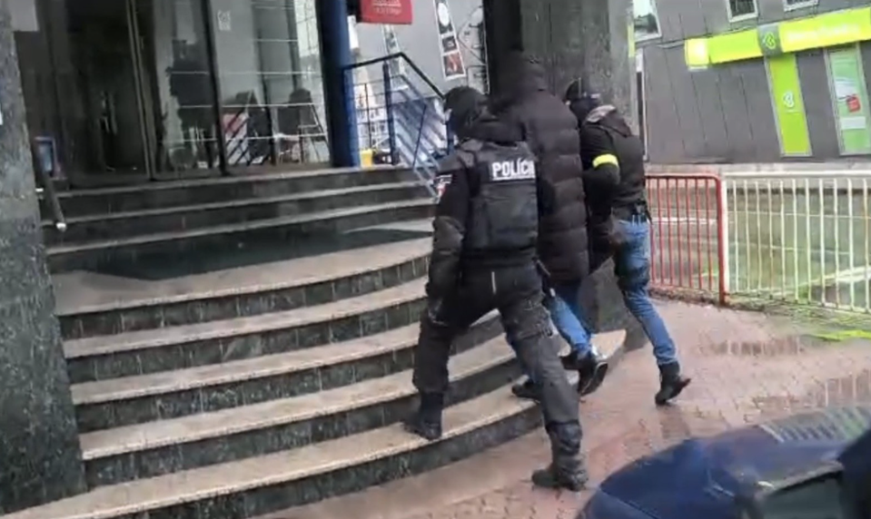 Policajtka mala brať úplatky za vybavovanie pobytov pre cudzincov