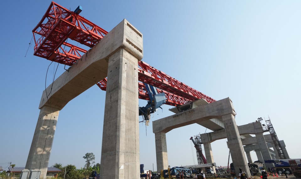 Ďalší pád žeriavu v Thajsku: Pri Bangkoku zomreli dvaja ľudia