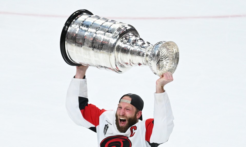 Čakanie sa skončilo. CAROLINA získala Stanley Cup