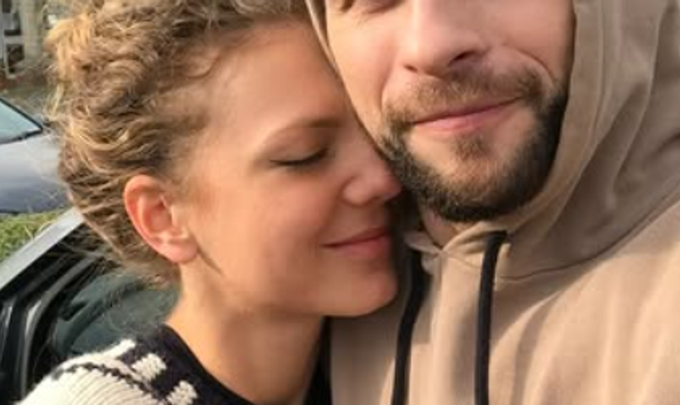 Bude svadba! Pre sympatickú speváčku opustil rodinu, teraz sa tento spevácky pár zasnúbil!