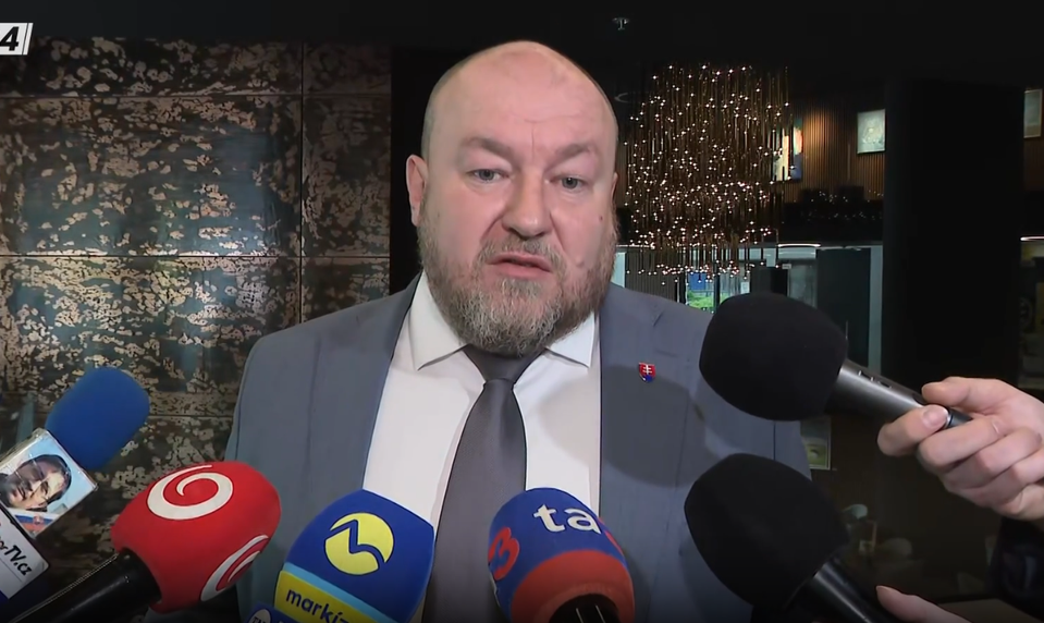 Poslanci okolo Huliaka podporia cestný zákon aj zrušenie možnosti voľby poštou