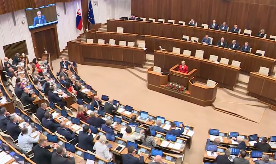 ​Rieši vláda skutočné problémy? Prieskum odhalil nedôveru mladých v politiku