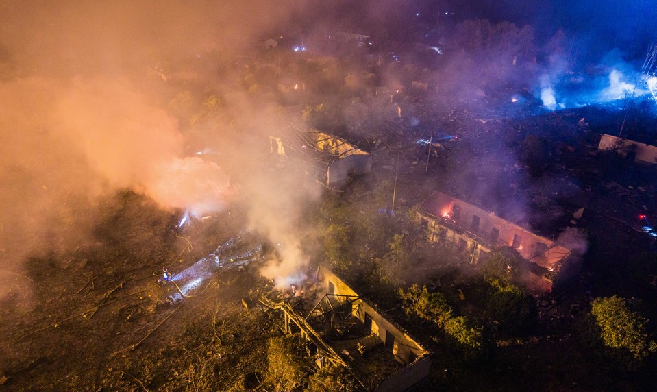 Výbuch v továrni na ohňostroje v Číne si vyžiadal najmenej 21 obetí