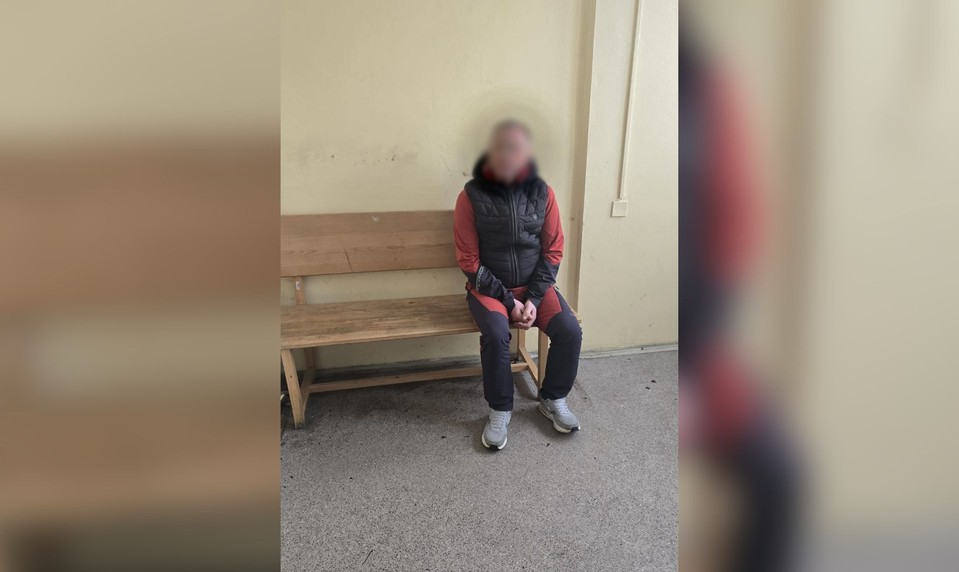 Mykhailo (47) onanoval v blízkosti dievčaťa na stanici. Po incidente ušiel autom