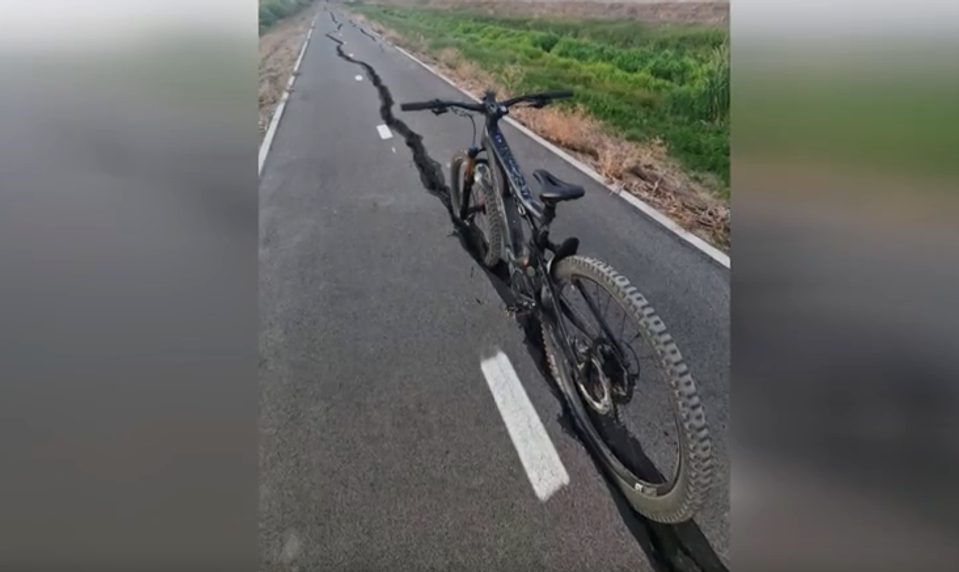Iba ročný cyklochodník sa rozpadá. V strede trate sú obrovské diery