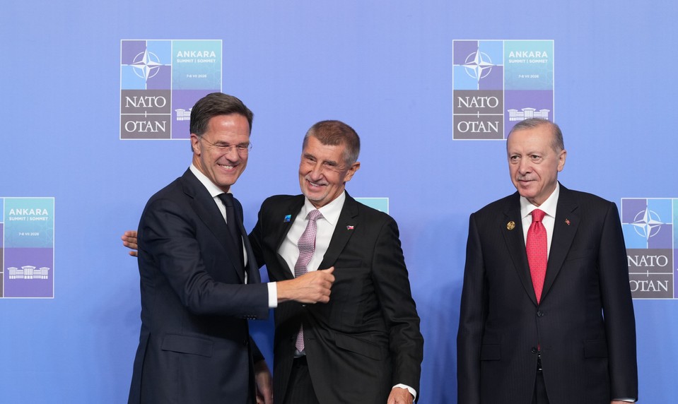 Lídri NATO rokujú v Ankare. Trump kritizuje spojencov aj pred začiatkom summitu