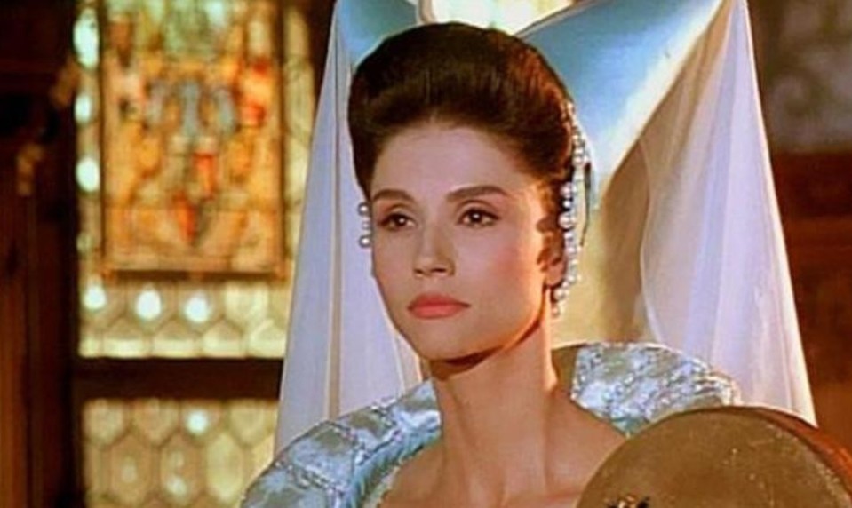 Viete, ako DNES vyzerá princezná FANTAGHIRÓ? Z jej KRÁSY aj po rokoch odpadnete!