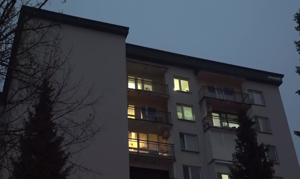 Syn Adrián mal zabiť rodičov a sestru. Susedia počuli zúfalý krik o pomoc