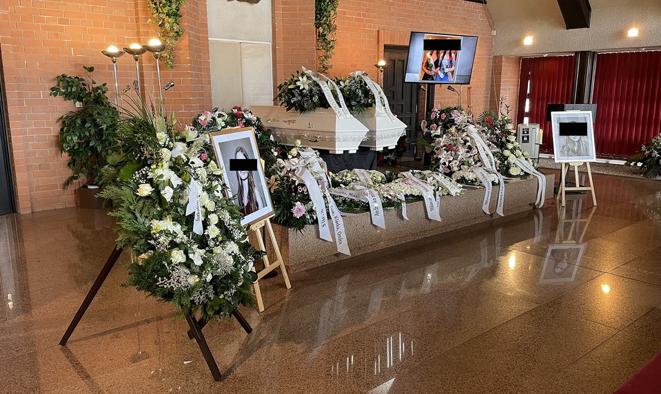 Zbytočná smrť maturantiek: Rozlúčili sa s nimi stovky ľudí