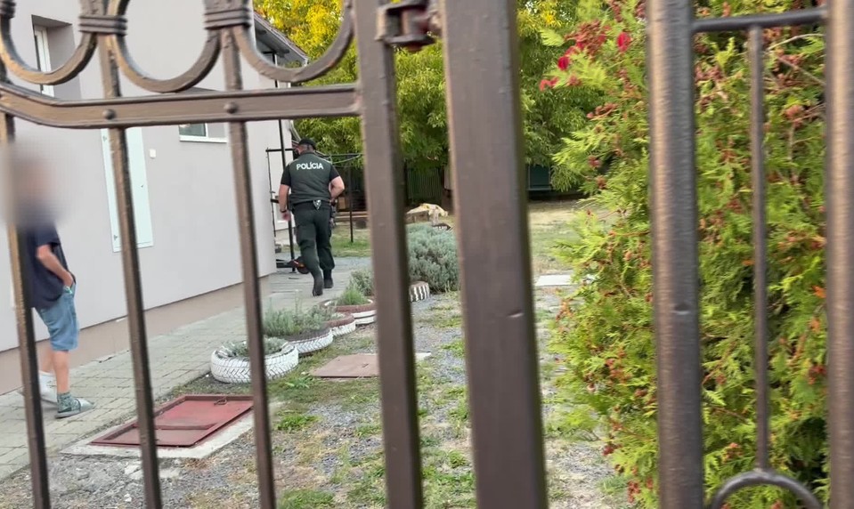V centre pre deti v Rimavskej Sobote sa vyhrážalo 13-ročné dievča. Zasahovala polícia