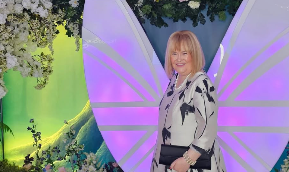 To je ale premena! Populárna speváčka vyzerá mladšie ako pred 15 rokmi!