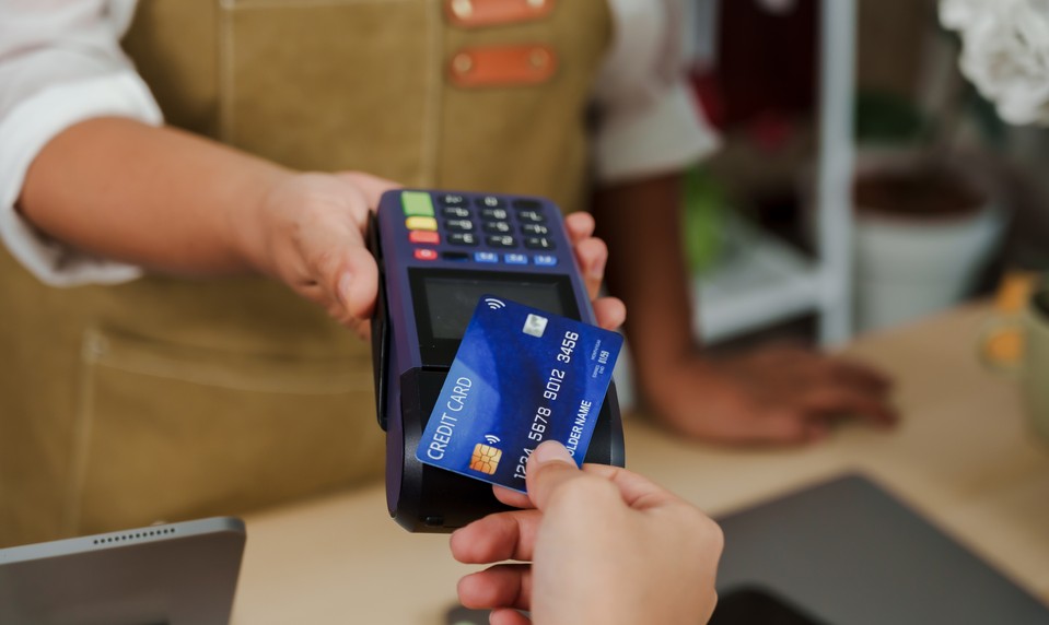 117 000 podnikateľov ešte neprijíma bezhotovostné platby. Za mesiac a pol už budú musieť
