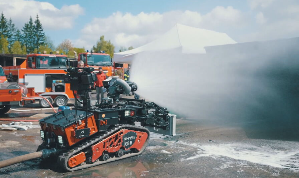 Oheň pod lupou: Do plameňov idú namiesto ľudí. Moderné roboty zachraňujú životy hasičov